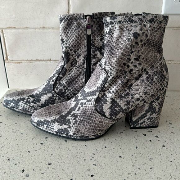 Marc Fisher Leave Women’s Textile Snake Print Ankle Boots Block Heel Zip Size 7M - Picture 1 of 12